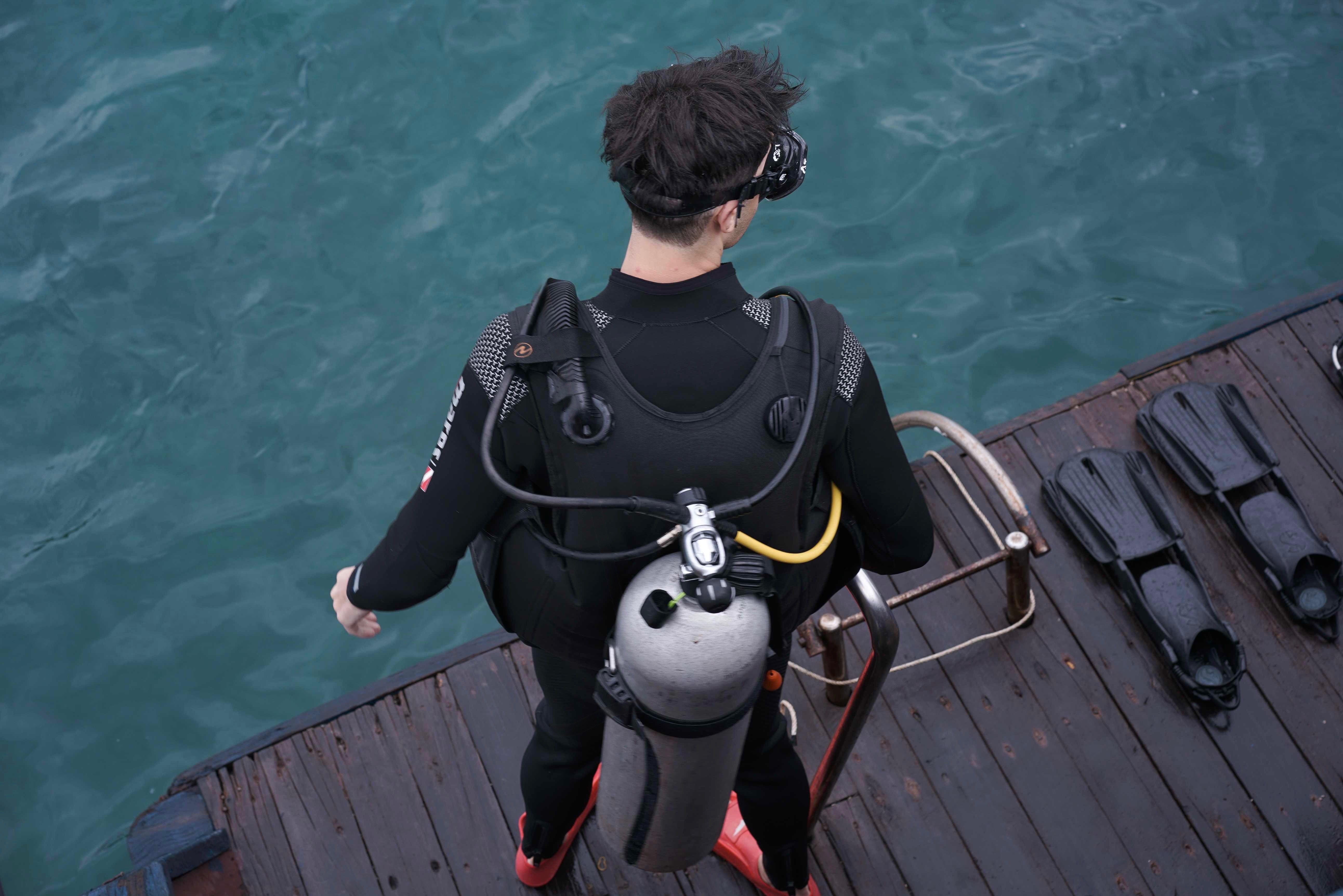  Become a diver With Ecodive    We provide full range of PADI certification  